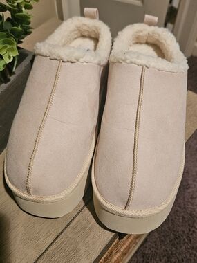 Old Navy Women's Cream Faux-Suede Shearling Slip-On Mules